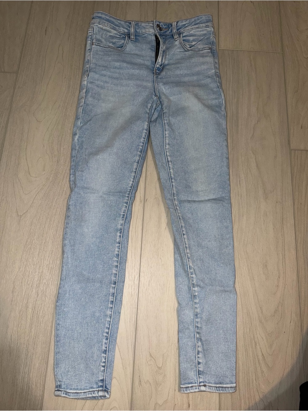 American Eagle Outfitters Light Wash Skinny Jeans